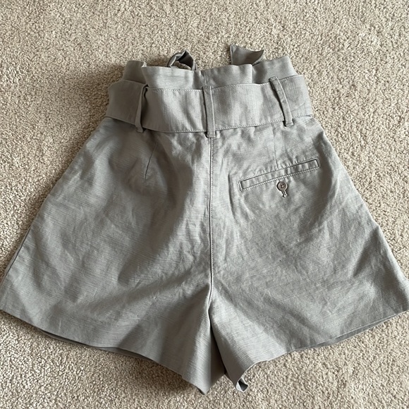 Aritzia Linen Shorts - Picture 5 of 8